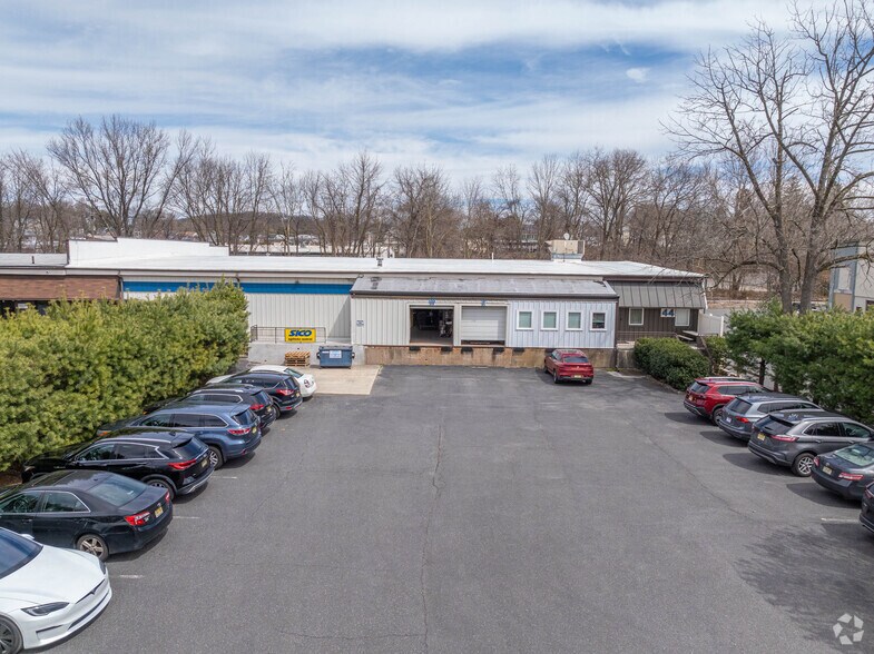 More Photos Of 22-44 Richboynton Rd, Dover Warehouse For Lease