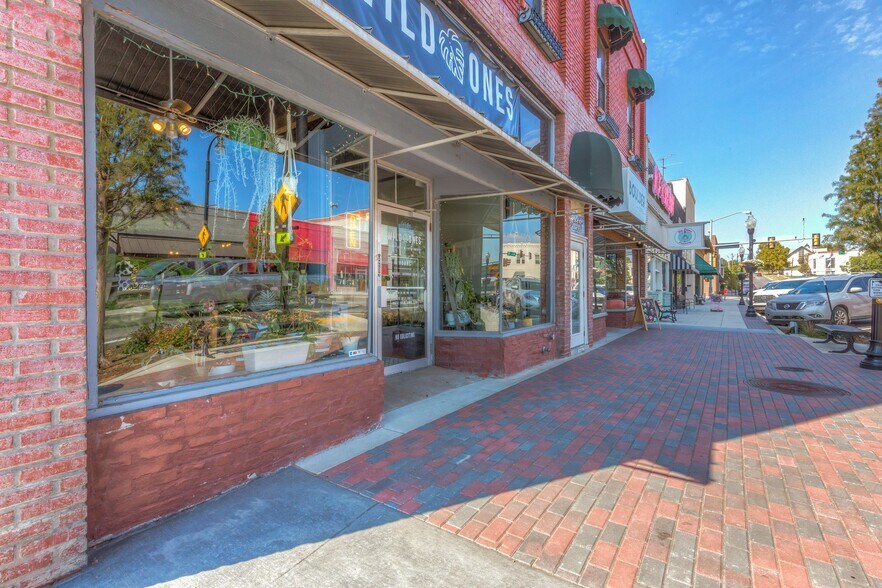 More Photos Of 116-118 N Main St, Sand Springs Storefront Retail Residential For Sale