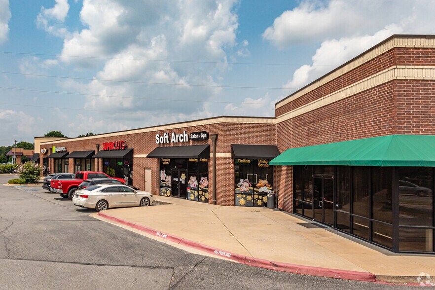 More Photos Of 201 SW 14th St, Bentonville Unknown For Lease