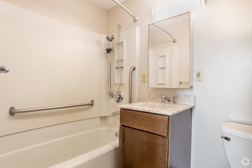 More Photos Of 195 Genesee St, Utica Apartments For Lease