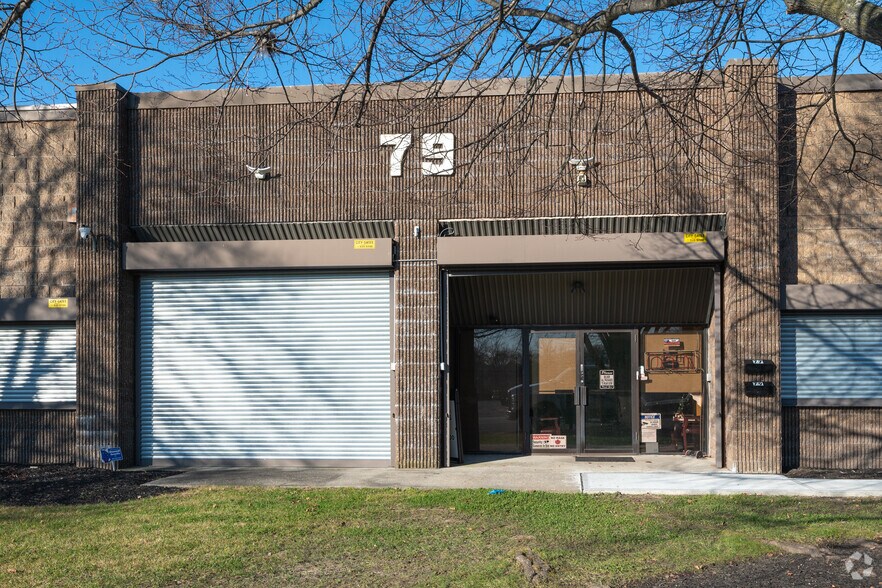 More Photos Of 75 E Jefryn Blvd, Deer Park Warehouse For Sale