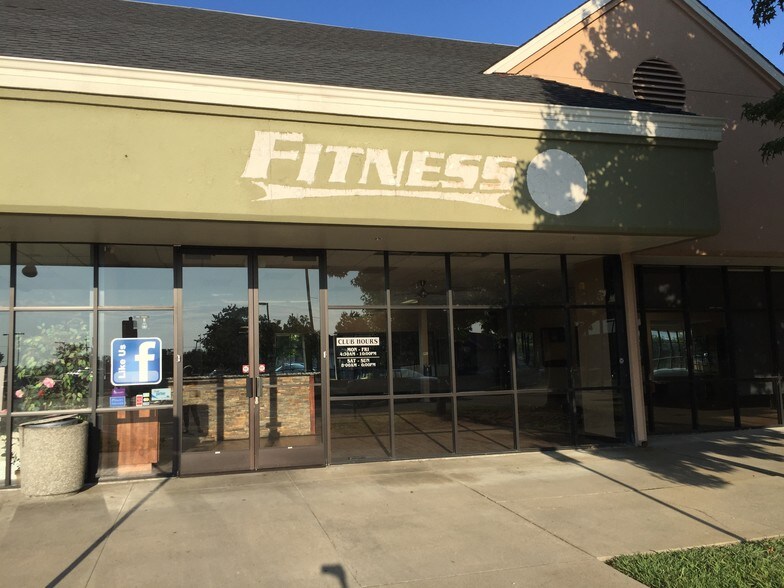 More Photos Of 72-76 Lake Blvd, Redding Storefront For Lease