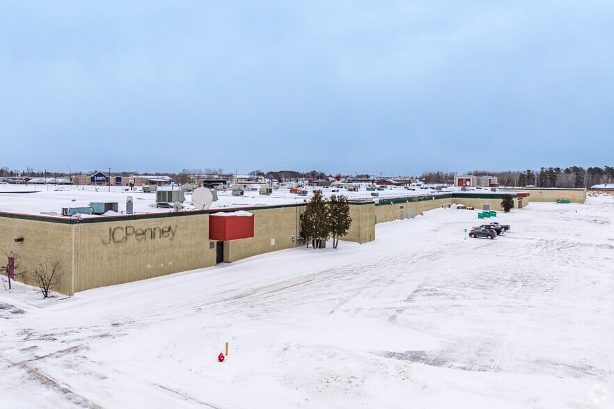 More Photos Of 990 W 41st St, Hibbing General Retail For Sale