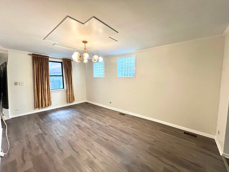 More Photos Of 642 N Dearborn St, Chicago Apartments For Sale