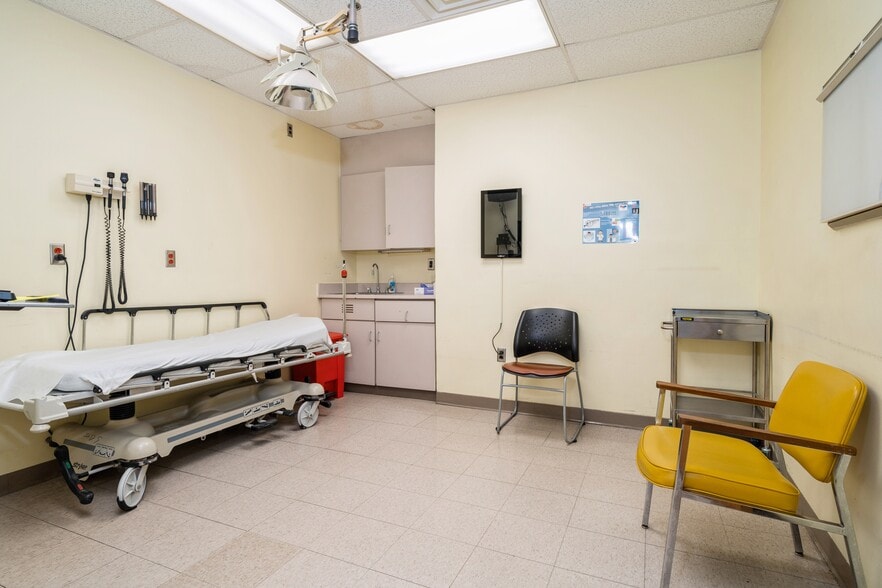 More Photos Of 680 Broadway, Paterson Hospital For Lease