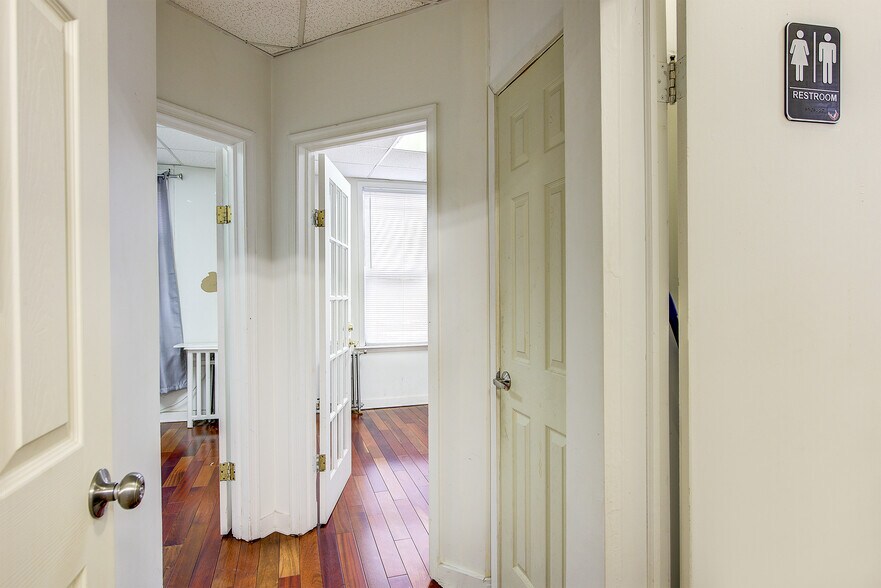 More Photos Of 12015 Liberty Ave, South Richmond Hill Storefront Retail Office For Lease