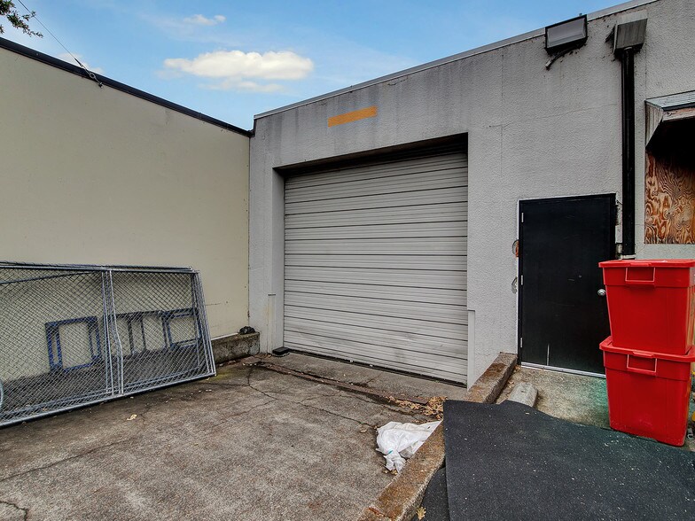 More Photos Of 302 SE 7th Ave, Portland Warehouse For Lease