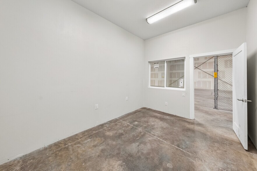 More Photos Of 188 Salmon Way, White City Industrial For Sale