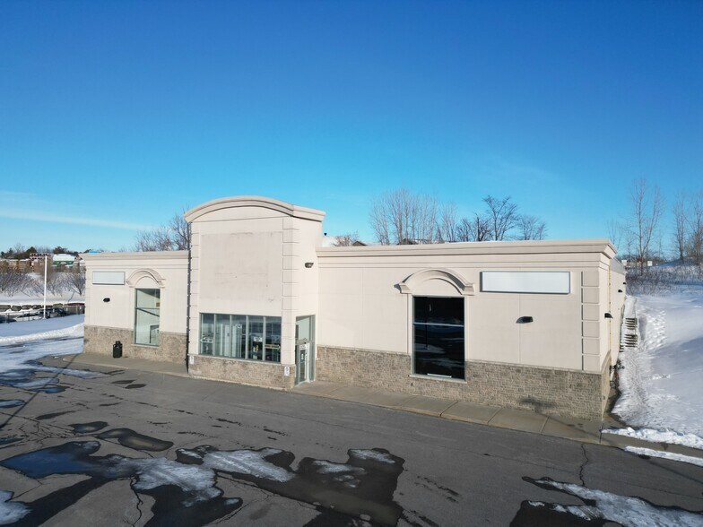 More Photos Of 2747 Chamberland St, Clarence-Rockland Freestanding For Lease