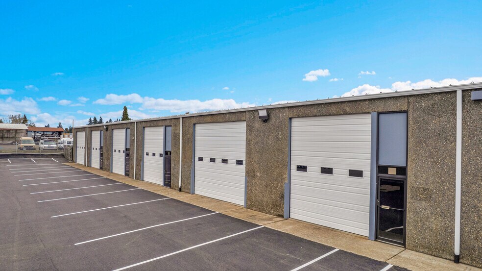 More Photos Of 2630 SE 39th Loop, Hillsboro Warehouse For Lease