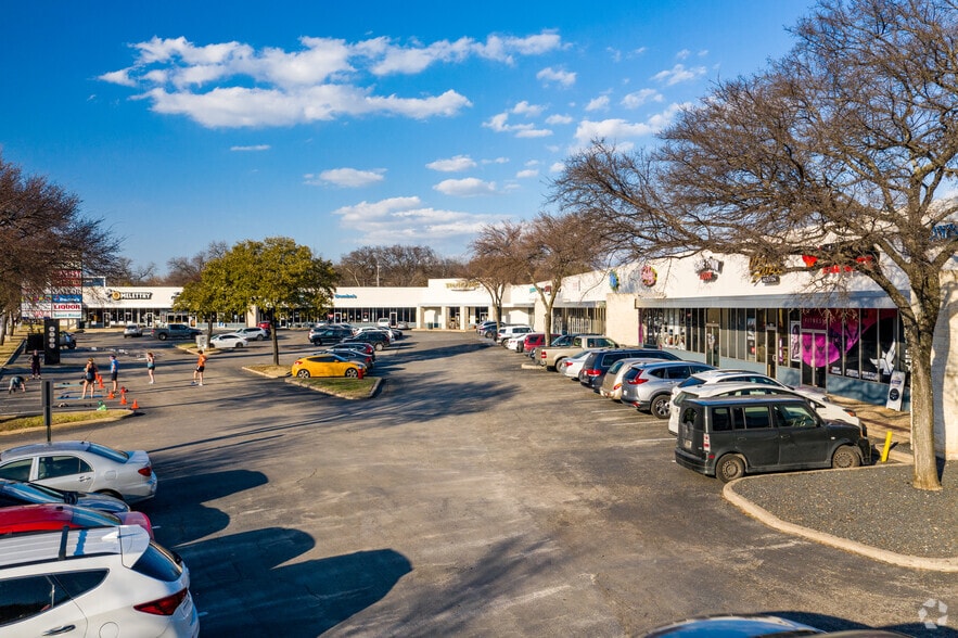 Primary Photo Of 4631 Airport Blvd, Austin Unknown For Lease