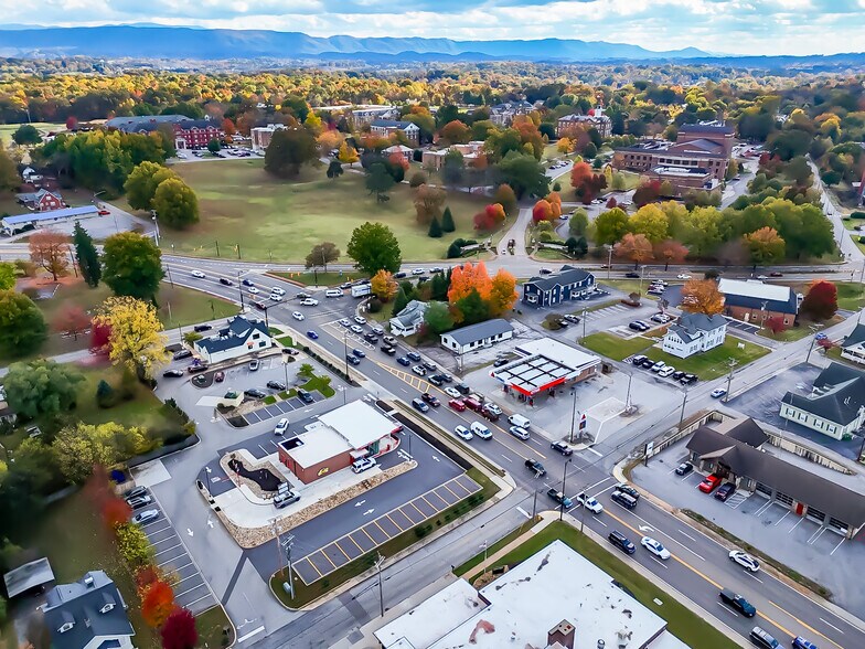 More Photos Of 605 S Washington St, Maryville Convenience Store For Sale
