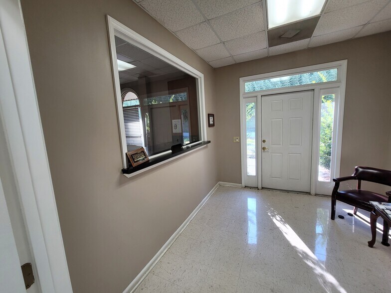 More Photos Of 148 Industrial Park Dr, Rockingham Warehouse For Sale