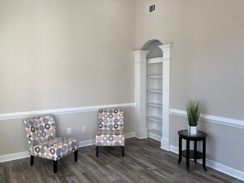 More Photos Of 555 Sun Valley Dr, Roswell Medical For Lease