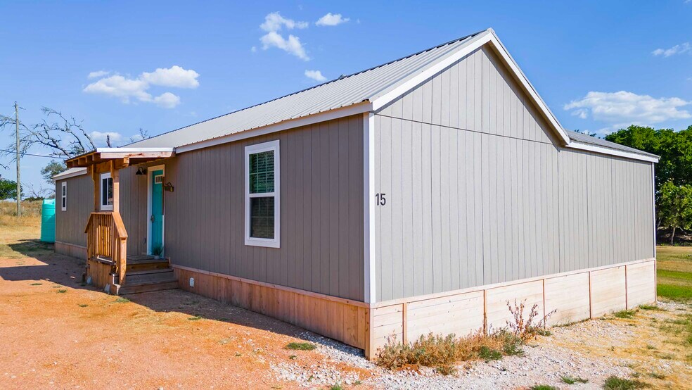 More Photos Of 95 Loma Ln, Fredericksburg Showroom For Sale