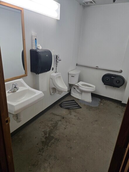 More Photos Of 1600 North Ave W, Missoula Warehouse For Lease