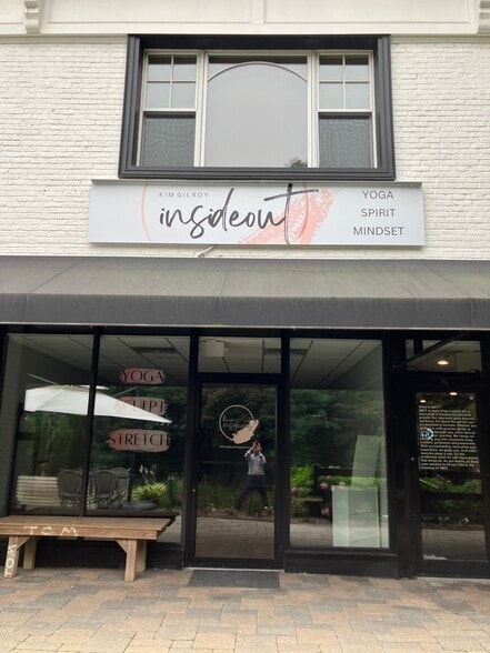 More Photos Of 140 E Main St, Huntington Storefront Retail Office For Lease