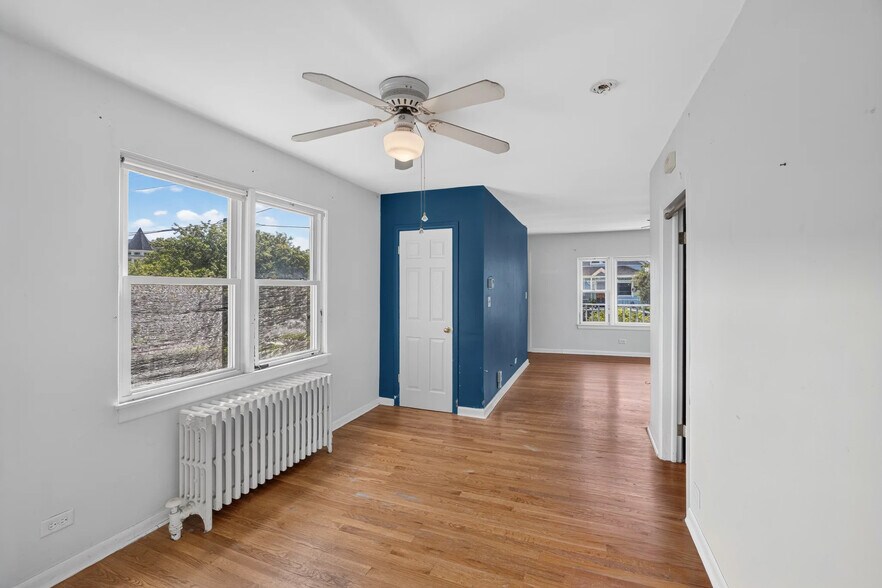 More Photos Of 14329 Beacon Ave, Orland Park General Retail For Sale