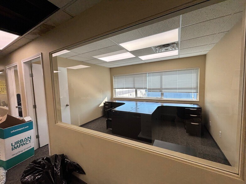 More Photos Of 4125 Mcconnell Dr, Burnaby Warehouse For Lease