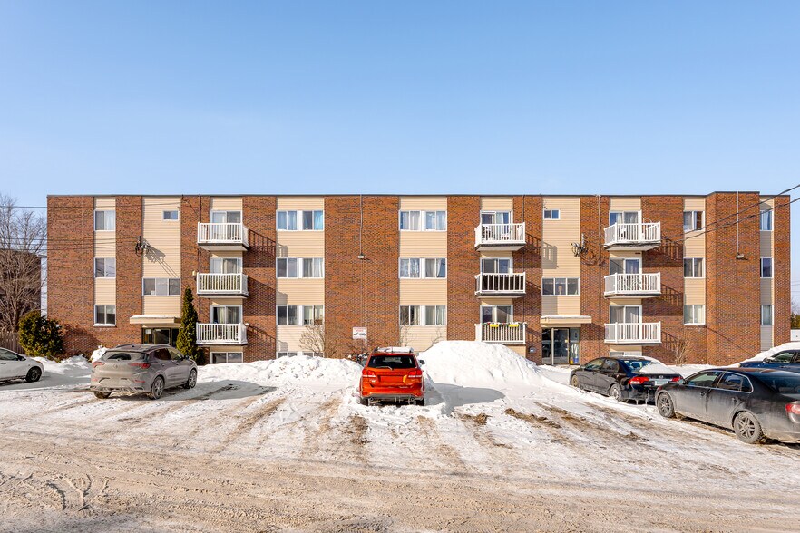 Primary Photo Of 1005-1015 Rue De La Commune, La Prairie Apartments For Sale