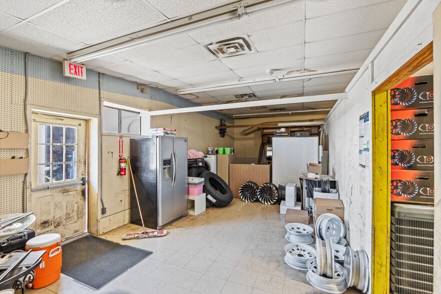 More Photos Of 1308 N Austin, Seguin Freestanding For Lease