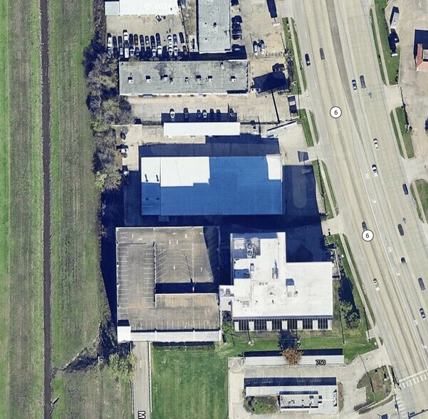 More Photos Of 734 S Hwy 6, Houston Warehouse For Lease