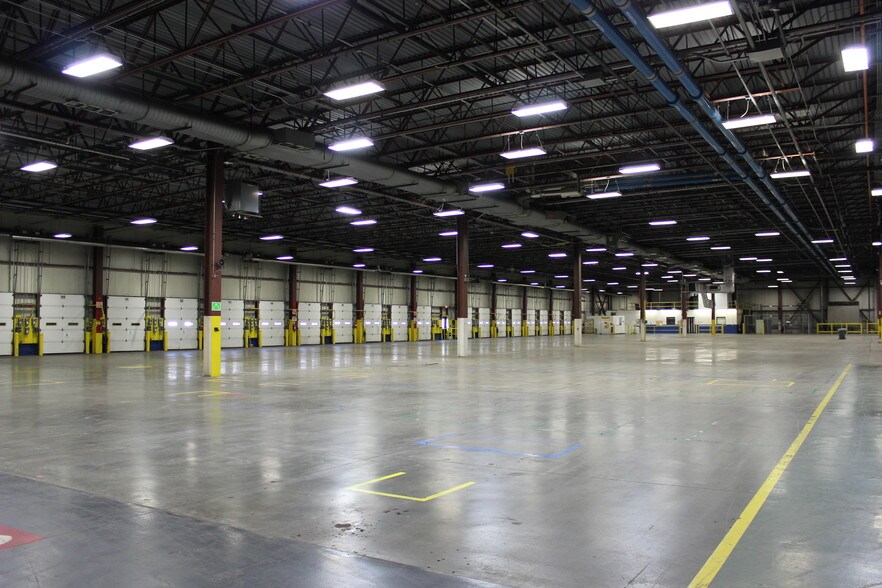 More Photos Of 208 Copper Top Ln NE, Cleveland Warehouse For Lease