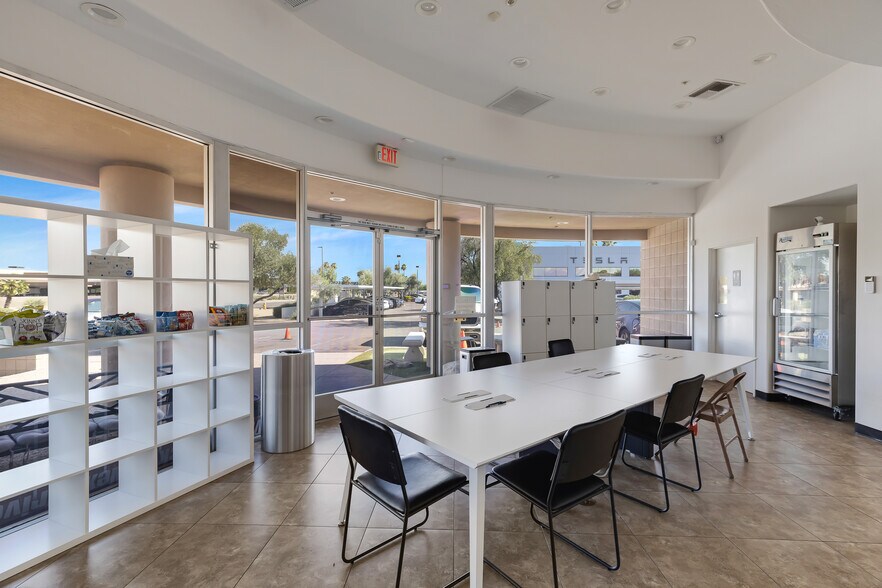 More Photos Of 14850 N 83rd Pl, Scottsdale Warehouse For Sale