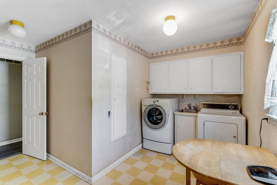 More Photos Of 1445 Catawba Ave, Newfield Service For Sale