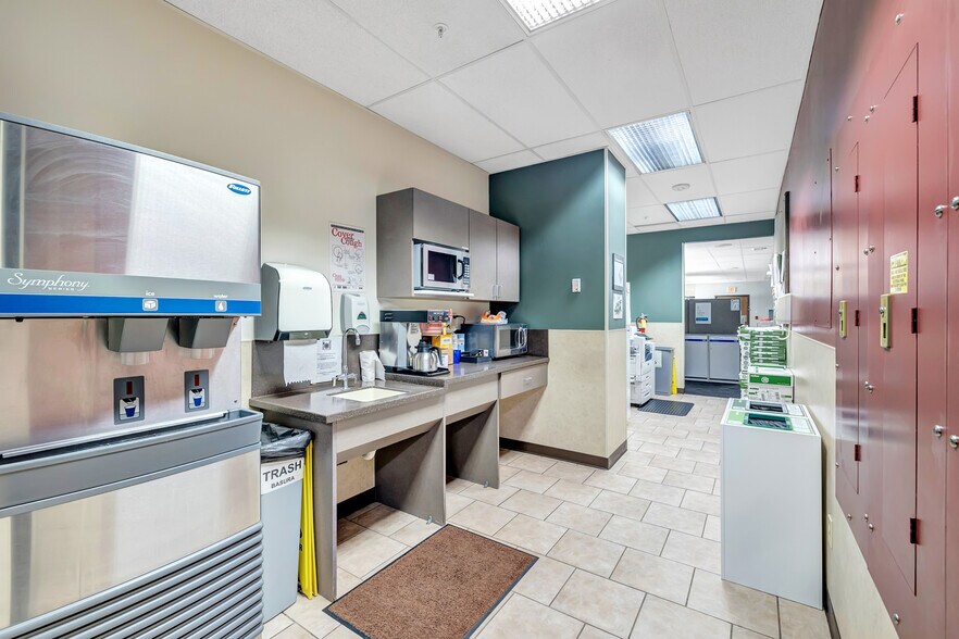 More Photos Of 1100 Employers Blvd, De Pere Office For Lease