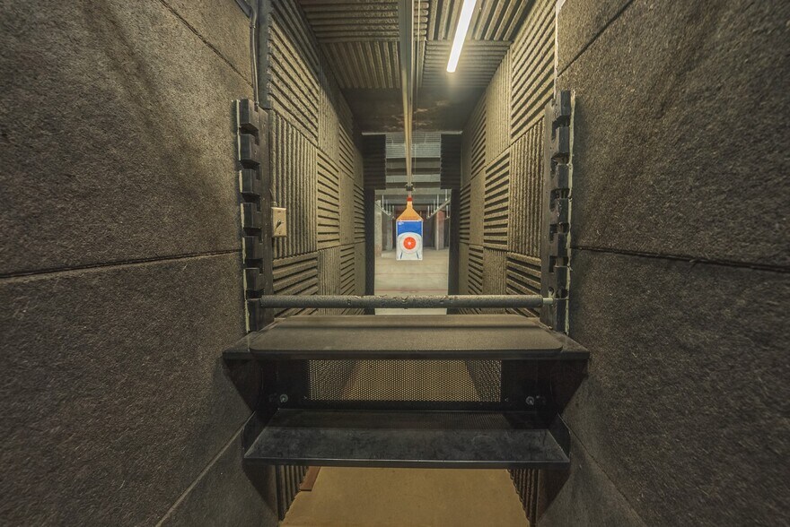 More Photos Of 118 First Ave, Hampton General Retail For Sale