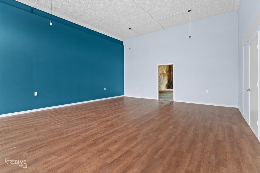 More Photos Of 157 S Henderson St, Rusk Flex For Sale