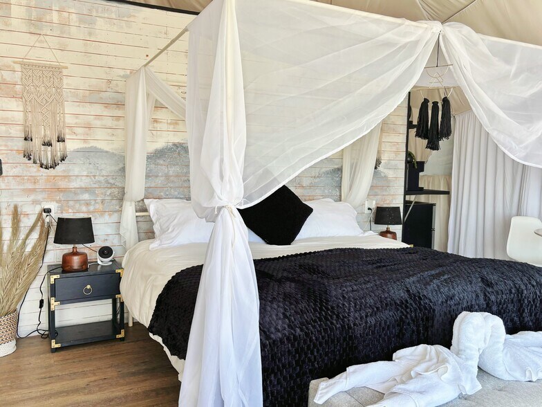 More Photos Of 8209 County Road 340, Burnet Hotel For Sale
