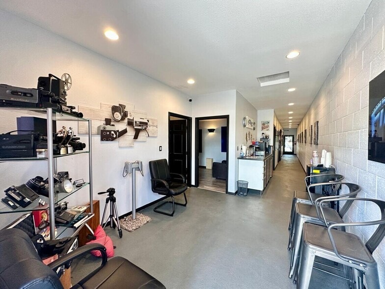 More Photos Of 1112 W Magnolia Blvd, Burbank Storefront For Lease