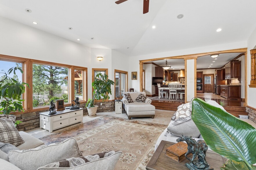 More Photos Of 1751 W Wolfensberger Rd, Castle Rock Flex For Sale