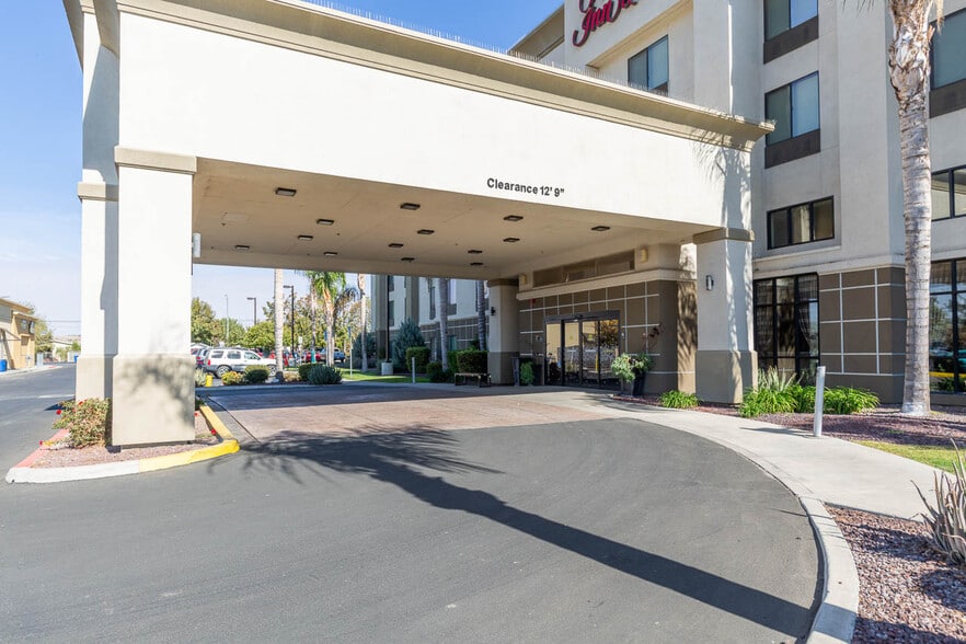 More Photos Of 7941 E Brundage Ln, Bakersfield Hotel For Sale