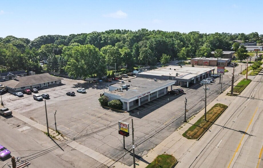 More Photos Of 877 Washington Ave, Holland Convenience Store For Sale