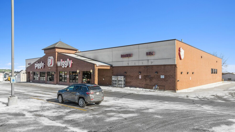 More Photos Of 450 Grandview Ave, Campbellsport Supermarket For Sale