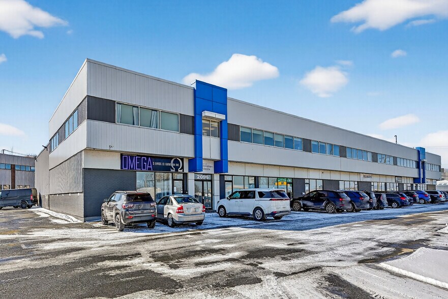 More Photos Of 2095 Rue Frank-Carrel, Québec Industrial For Sale