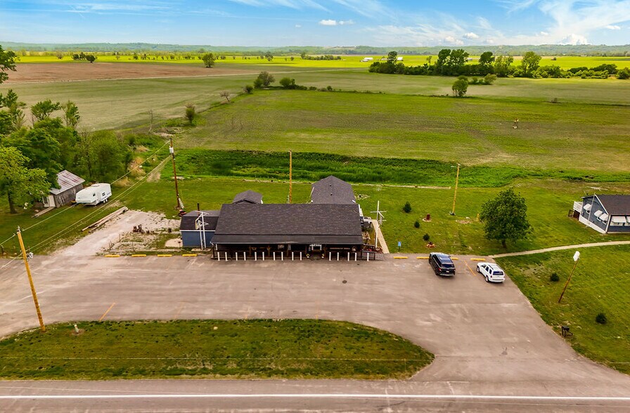 More Photos Of 24200 MO-45, Rushville Flex For Sale