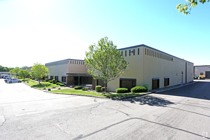 More Photos Of 1708-1730 Gervais Ave, Maplewood Light Manufacturing For Lease