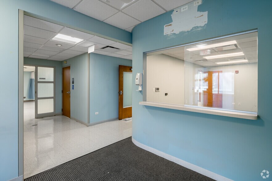 More Photos Of 120 N La Grange Rd, La Grange Medical For Lease