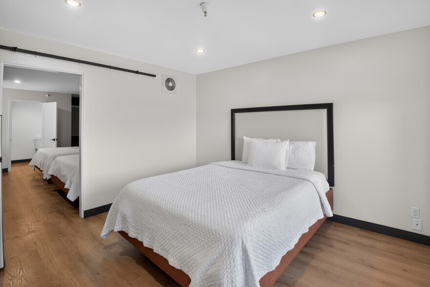 More Photos Of 2141 S Harbor Blvd, Anaheim Hotel For Sale