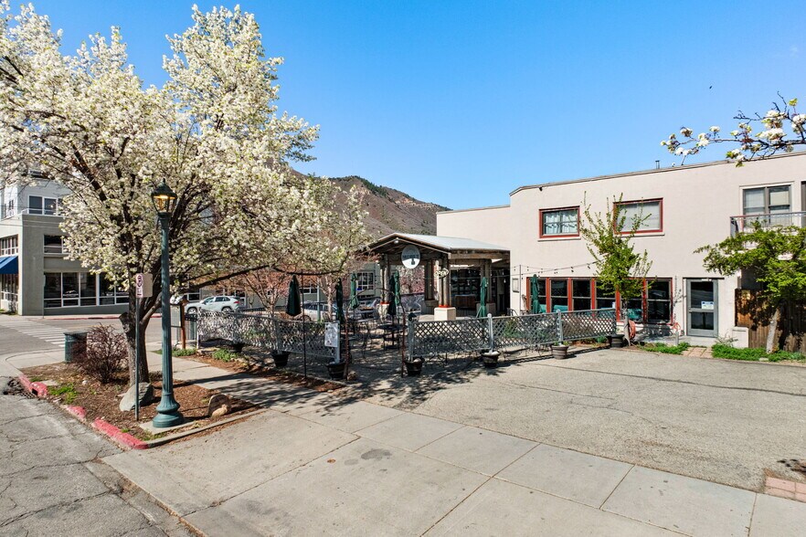 More Photos Of 701 E 2nd Ave, Durango Showroom For Lease