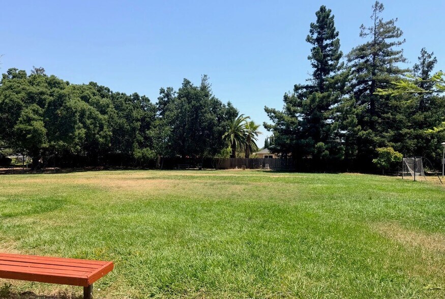 More Photos Of 858 University Ave, Los Altos Specialty For Lease