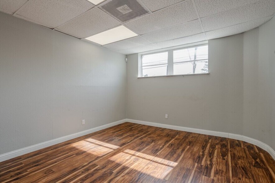 More Photos Of 5131 Sharp St, Dallas Warehouse For Sale