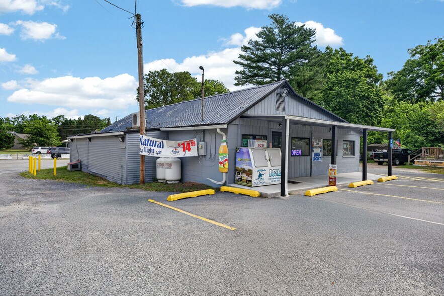 More Photos Of 105 Whiteleysburg Rd, Greensboro Convenience Store For Sale