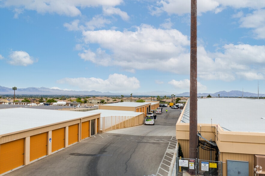 More Photos Of 9770 W Cheyenne Ave, Las Vegas Self Storage For Lease