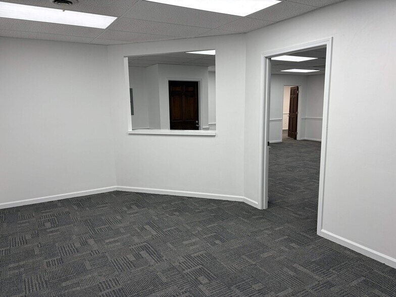 More Photos Of 326 N Wayne St, Piqua Office For Sale