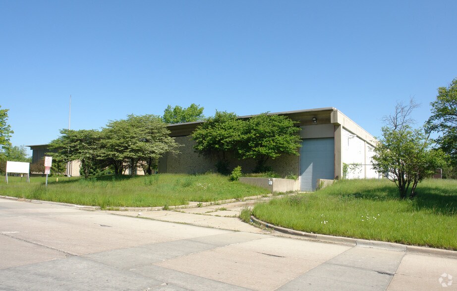 More Photos Of 80-90 North St, Park Forest Manufacturing For Lease